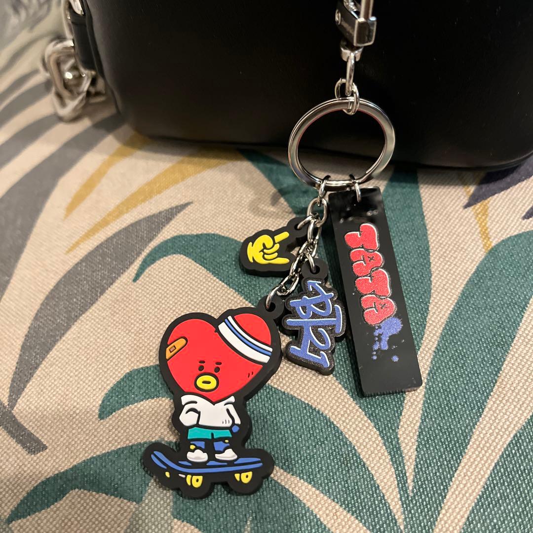 美品　サマンサベカ　バンタン　BT21 TATAチャーム　ブラック　BTS