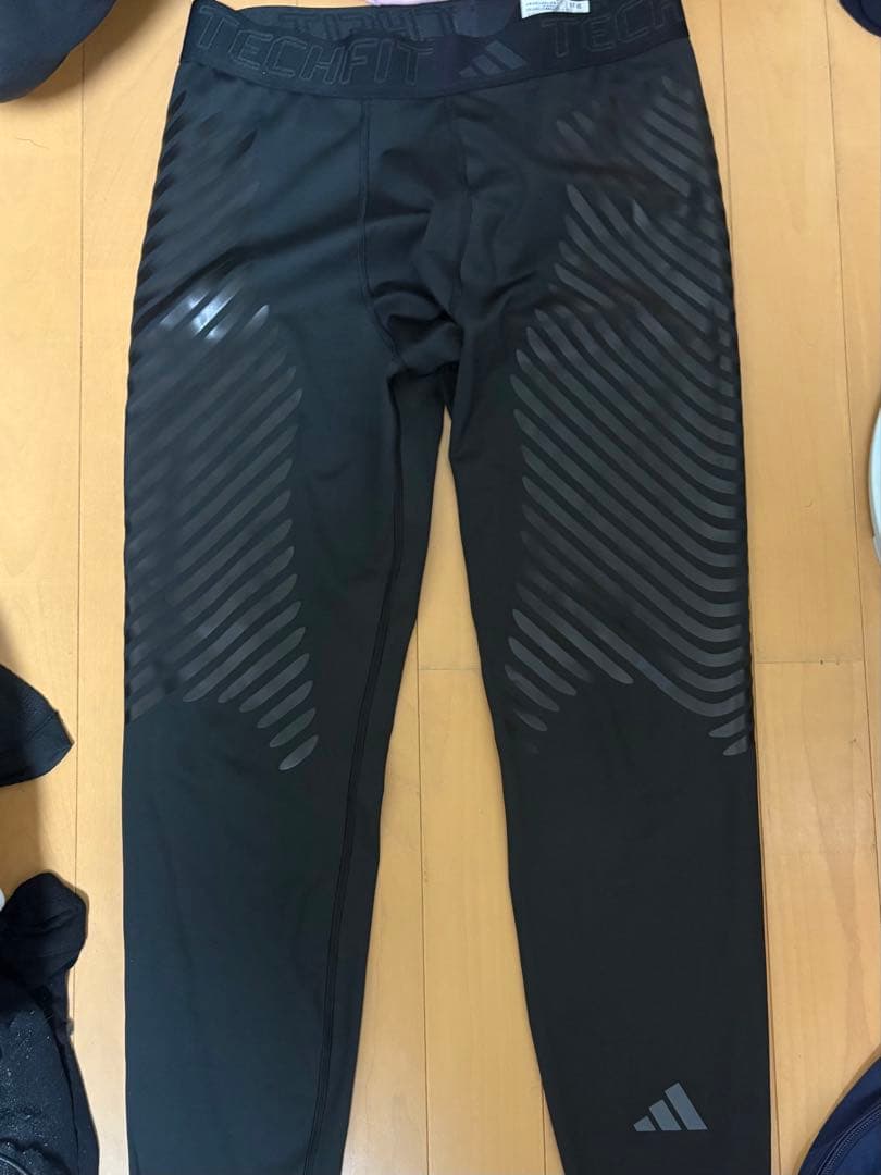 adidas TECHFIT ブラック トレーニングパンツ