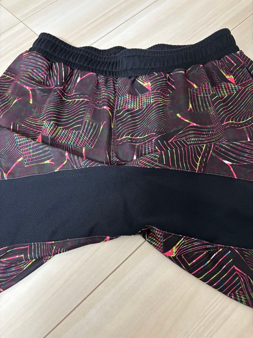 【最終値下げ】YONEX バドミントン ハーフパンツ 廃盤品　Mサイズ