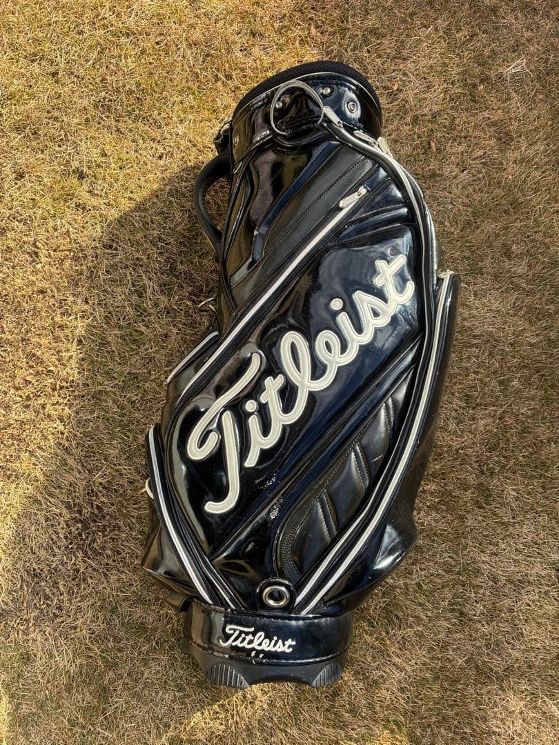 最安値☆大人気☆Titleist ブラックゴルフバッグ9.5型 エナメル☆おまけ