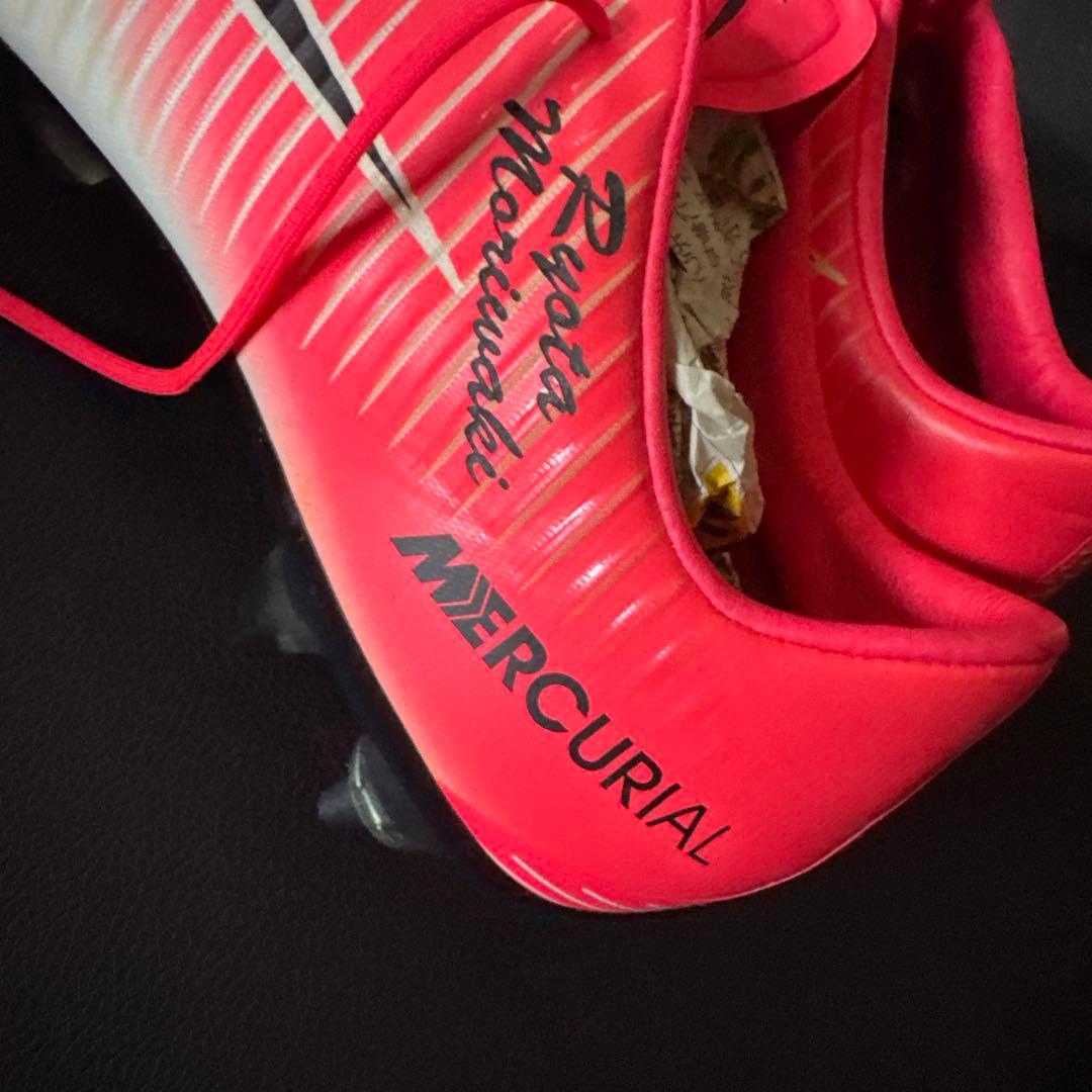 Nike Mercurial 赤 サッカーシューズ サイン入り