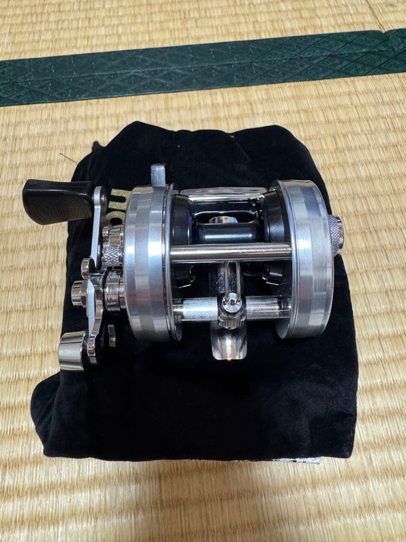 Abu ambassadeur アンバサダー2500Cセレクト　美品　トラウト