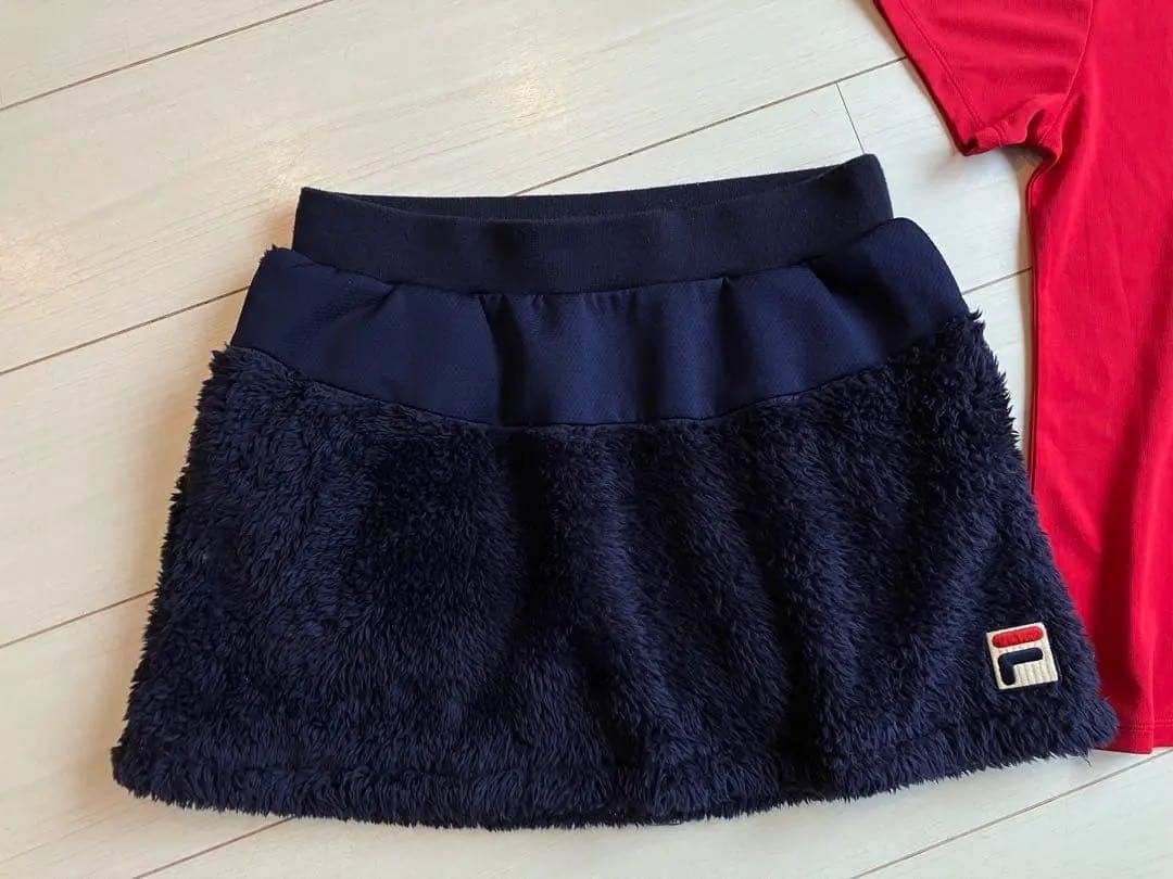 FILA＊モコモコ防寒ボアスコートとフィラレッド長袖トップス上下セットアップ