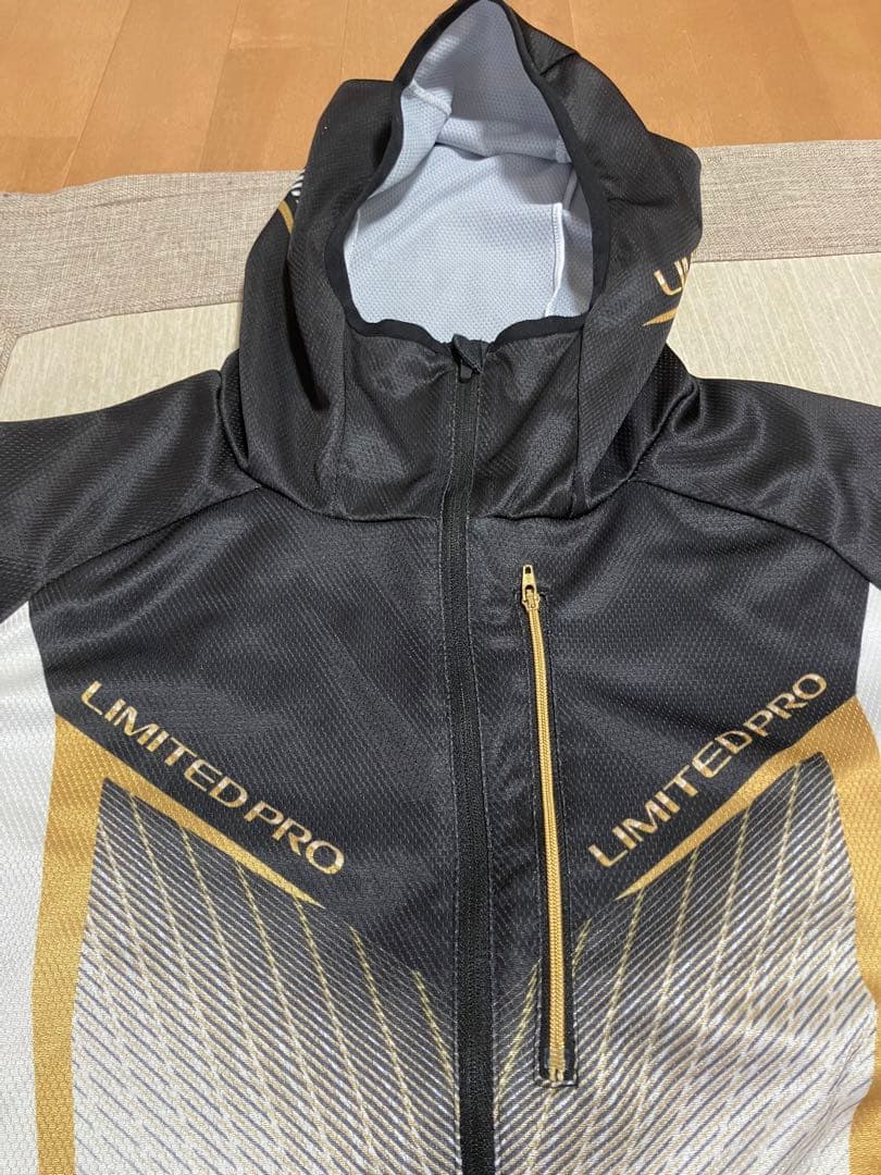 LIMITED PRO フード付きパーカー ホワイト/ブラック/ゴールド