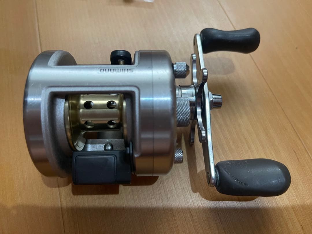 SHIMANO CALCUTTA 200 ベイトリール