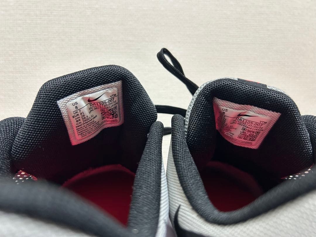 【新品未使用】NIKE QUEST4 DA105 007 26cm