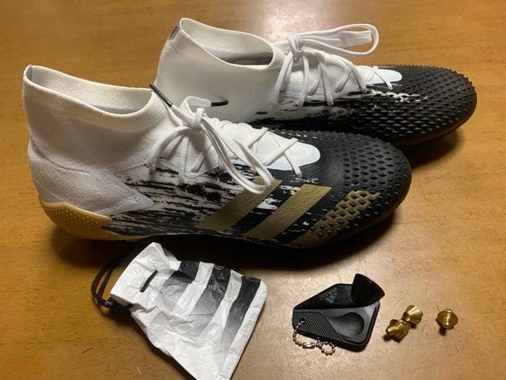 SGサッカースパイク　adidas プレデター SG 取替式　FW9183