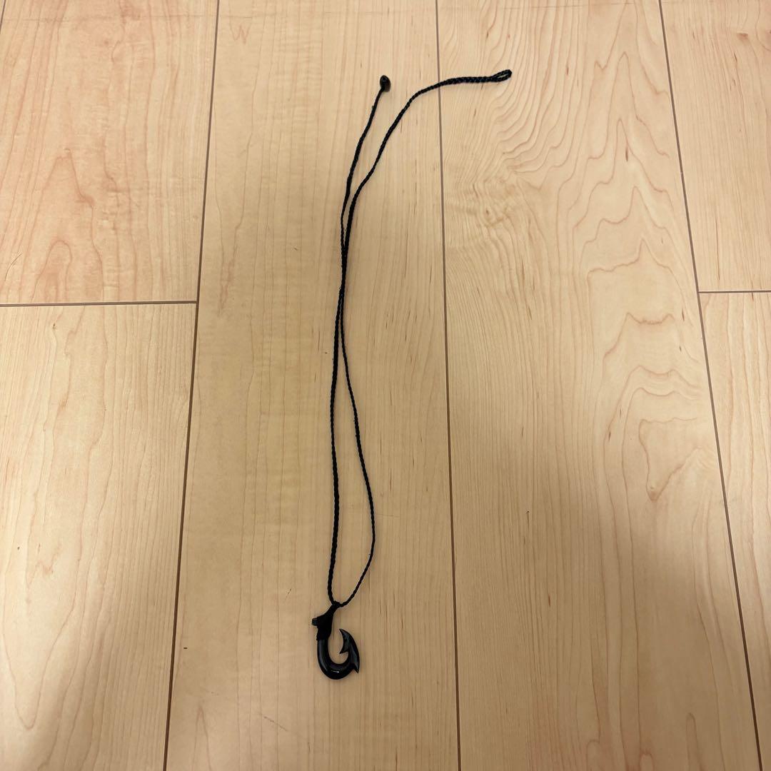 ハワイアンジュエリー Black jade fish hook necklace