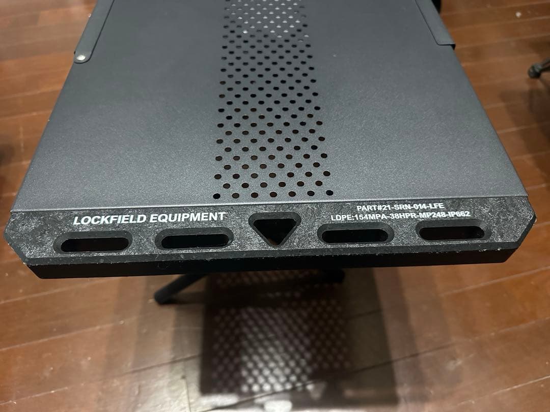 LOCKFIELD EQUIPMENT LFE BUMPER 付きテーブル
