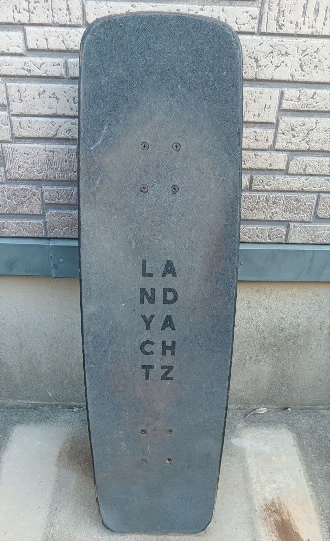Landyachtz サーフクルーザー おしゃれな 灯台デザイン