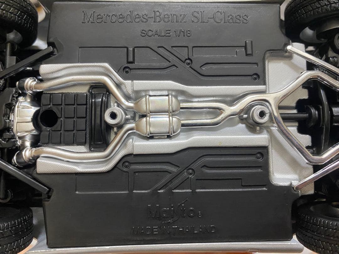 ミニカー Maisto Mercedes-Benz SL-Class 1/18