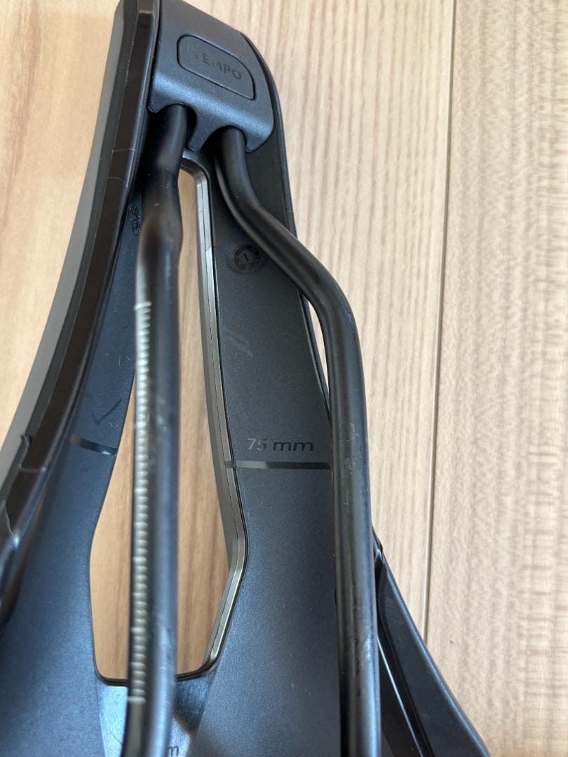 fizik サドル TEMPO ARGO R5 S-Alloyレール 150mm