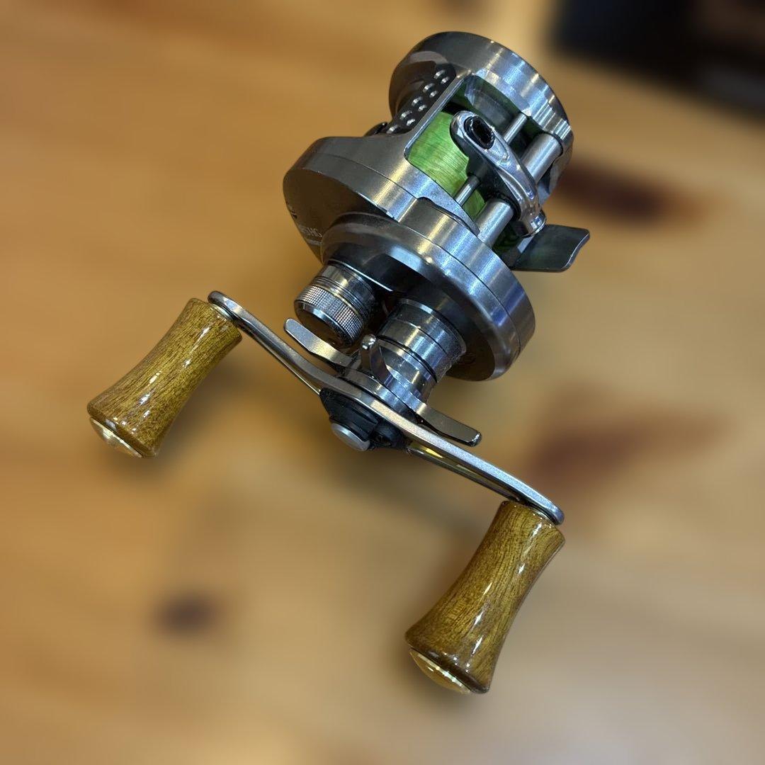 リール SHIMANO CALCUTTA CONQUEST BFS HG
