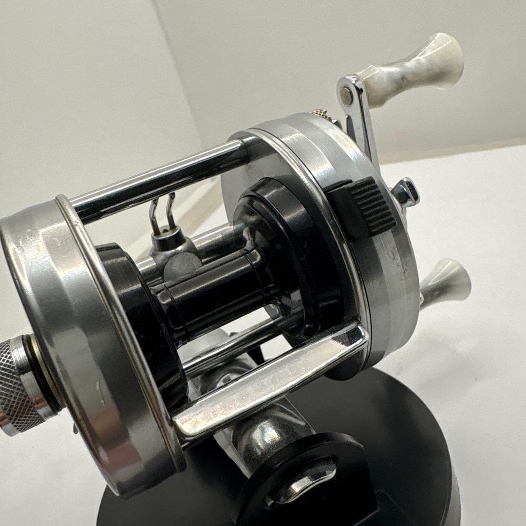 ペコちゃんABU 2500cシルバー美品