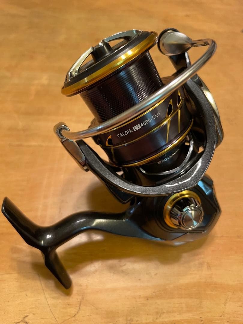 【美品】ダイワ CALDIA 4000-CXH スピニングリール