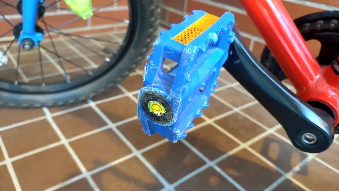【横浜市】ヨツバサイクル　18インチ【直接引き取り希望】ヒーローレッド