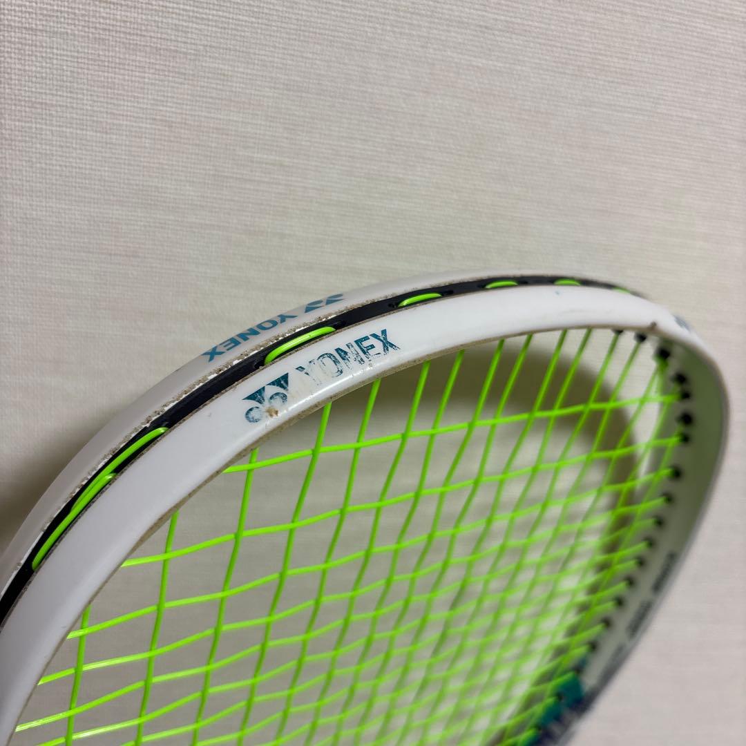 YONEX ボルトレイジ5vs 白色