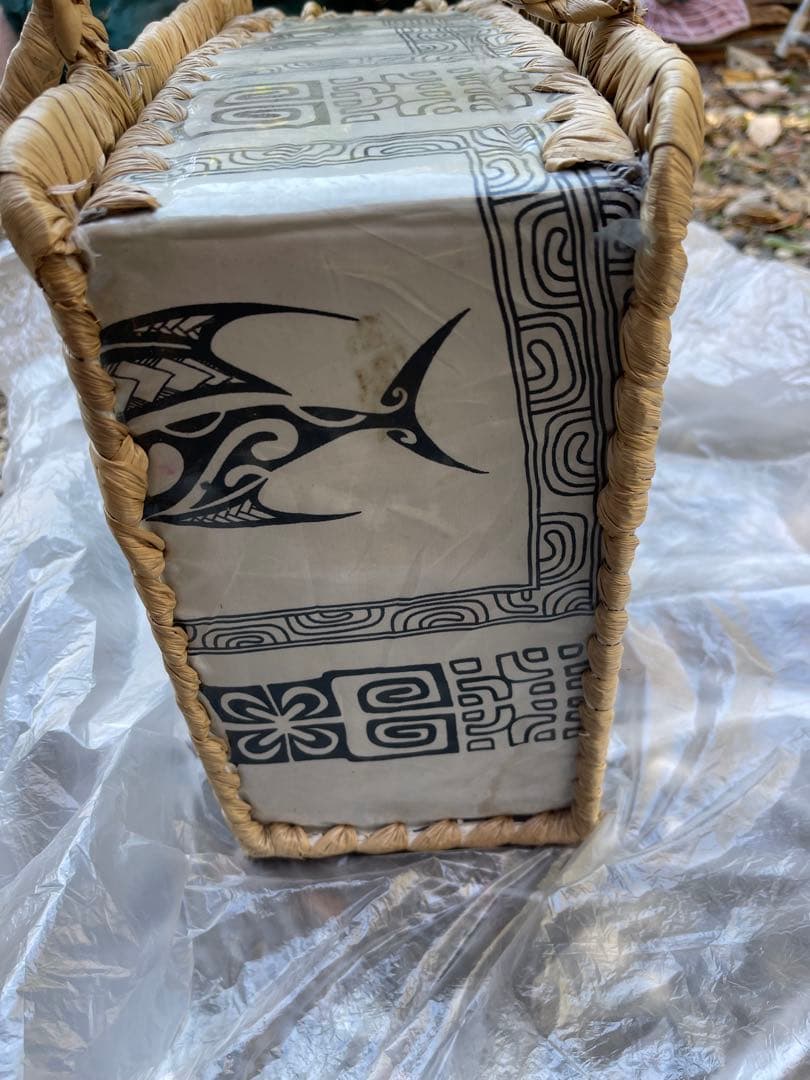 タヒチ製のパニエ