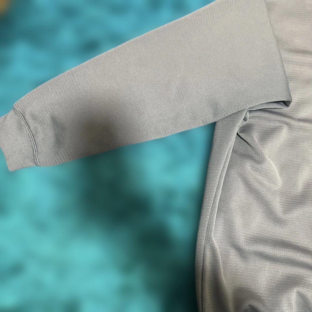 Mizuno グレー Vネック 長袖ウェア