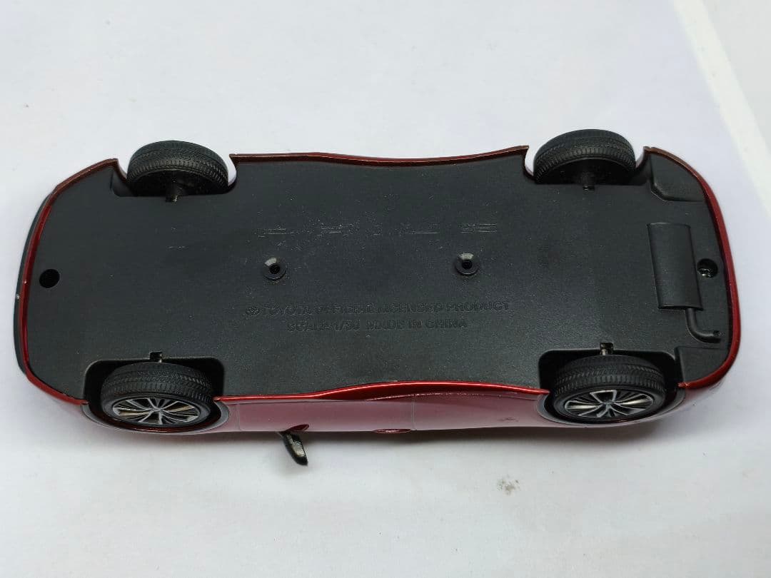 トヨタ プリウス 1/30 カラーサンプル ミニカー 赤　新型　現行型