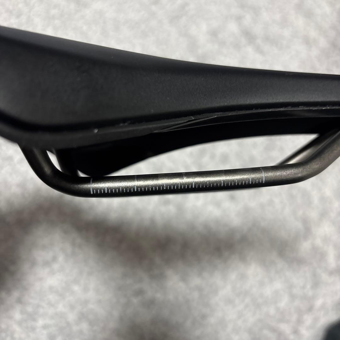 Fizik Vento Antares R3 サドル