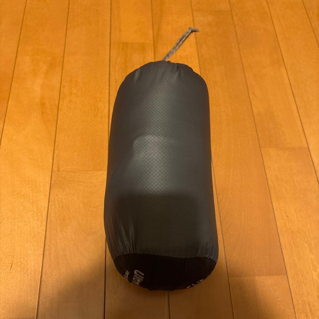 ISUKA Ultra Light フード付き寝袋 黒