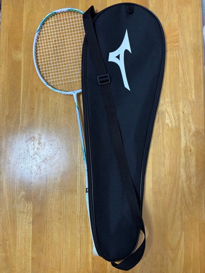 Mizuno バドミントンラケット ホワイト ケース付き