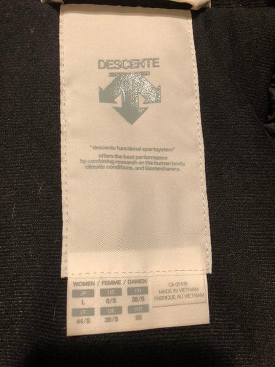 DESCENTEのスノーボードジャケット