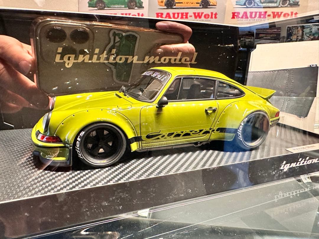 ミニカー RWB930 Backdate green 1/18 ignition