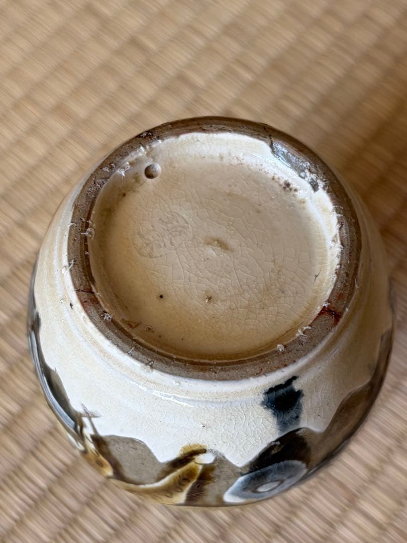 琉球古典焼 小壺 花と魚の装飾 陶器花瓶 小型