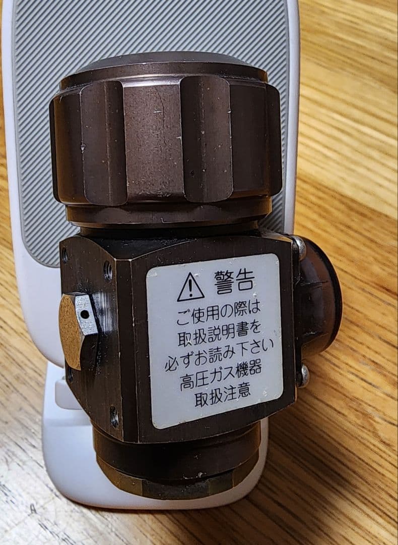 サンブロジェクトグリーンガス可変式レギ ュレーター &ボンベ接続アダプター