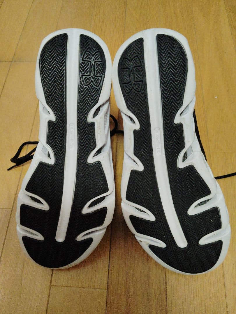 【希少/美品】アンダーアーマー UA Spine Bionic 27cm