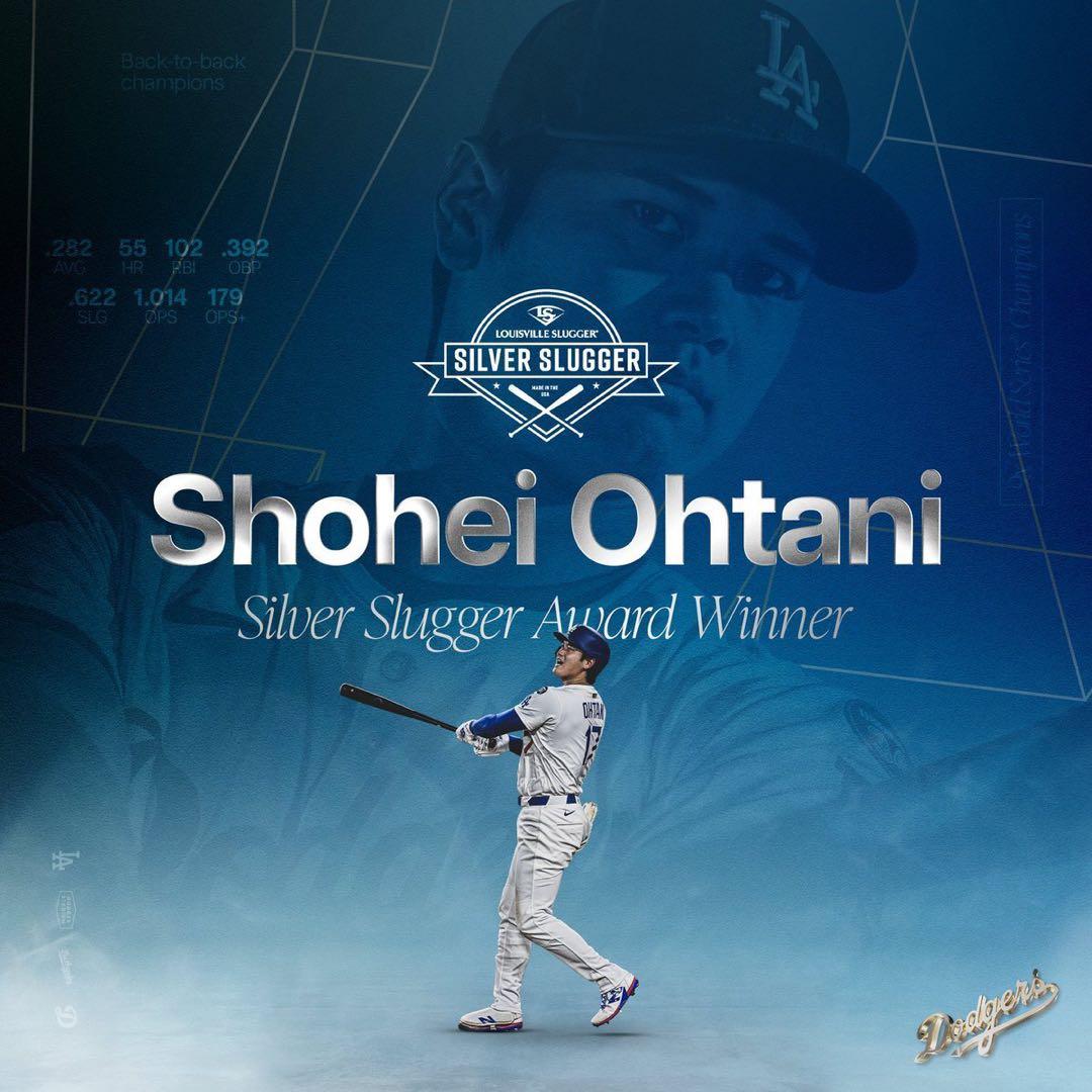 大谷翔平選手　シルバーサインプリントフィギュアボール、TOPPSカード2点セット