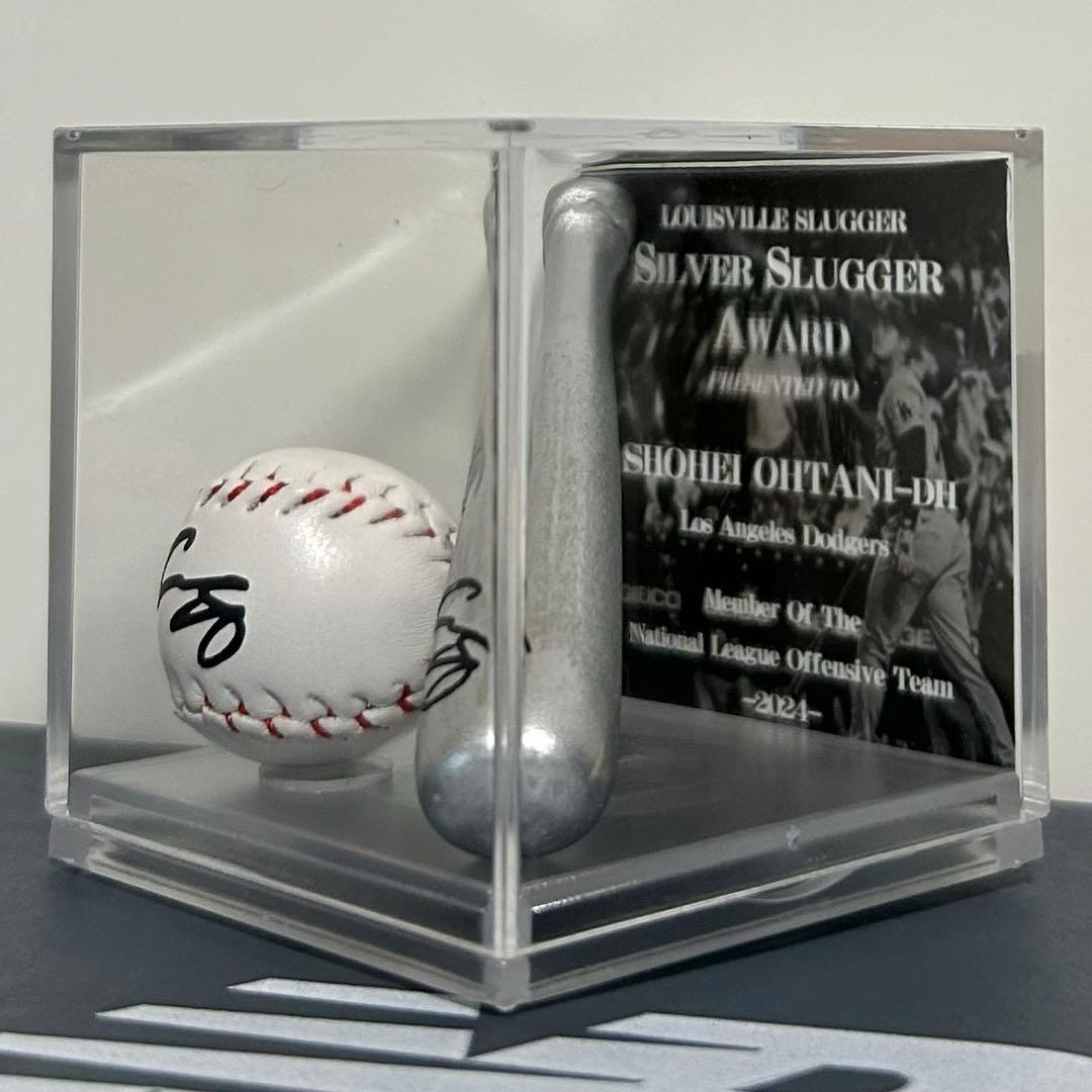 大谷翔平選手　シルバーサインプリントフィギュアボール、TOPPSカード2点セット