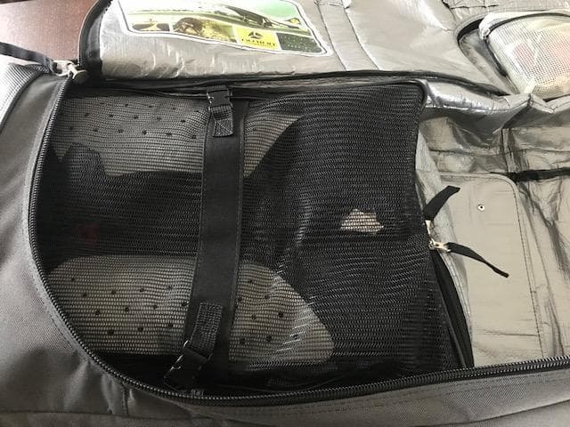 背負わないから疲れない。ウィールによる自走牽引で全装備を携行できるバッグ