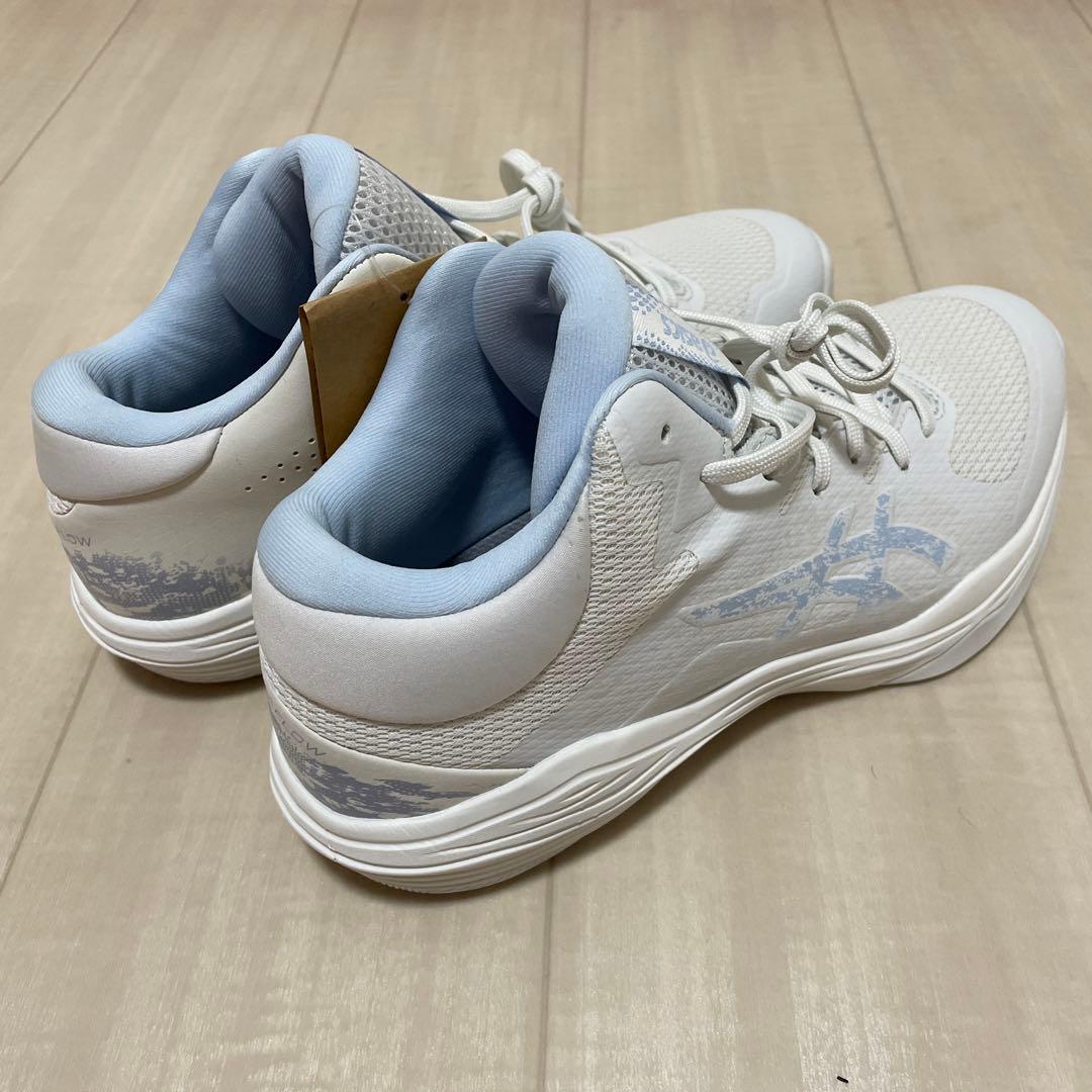 ASICS INNOVATEFLY ホワイト/ライトブルー バスケシューズ