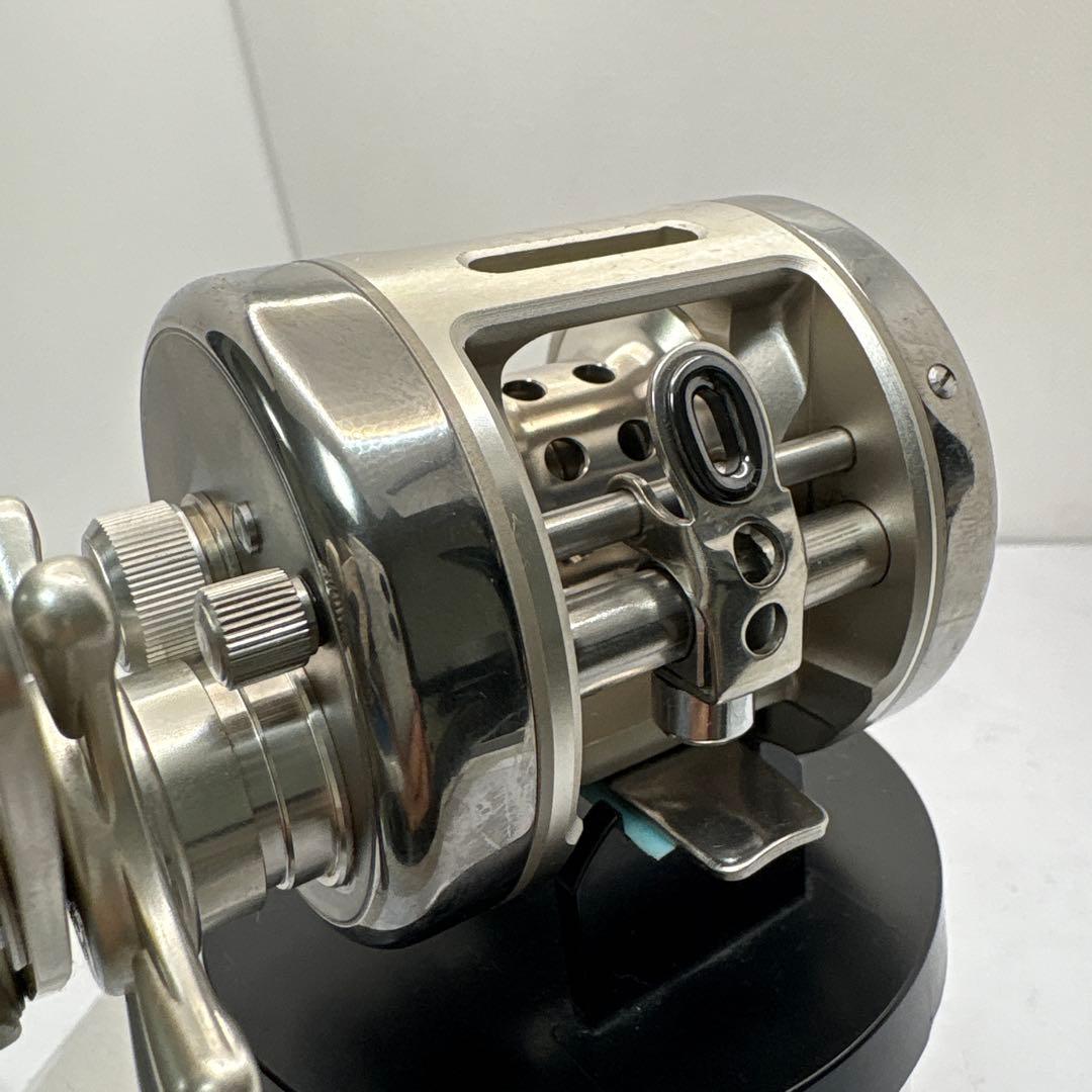 VARIUS M300 ベイトリール チタン製