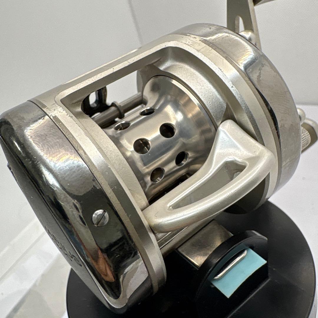 VARIUS M300 ベイトリール チタン製