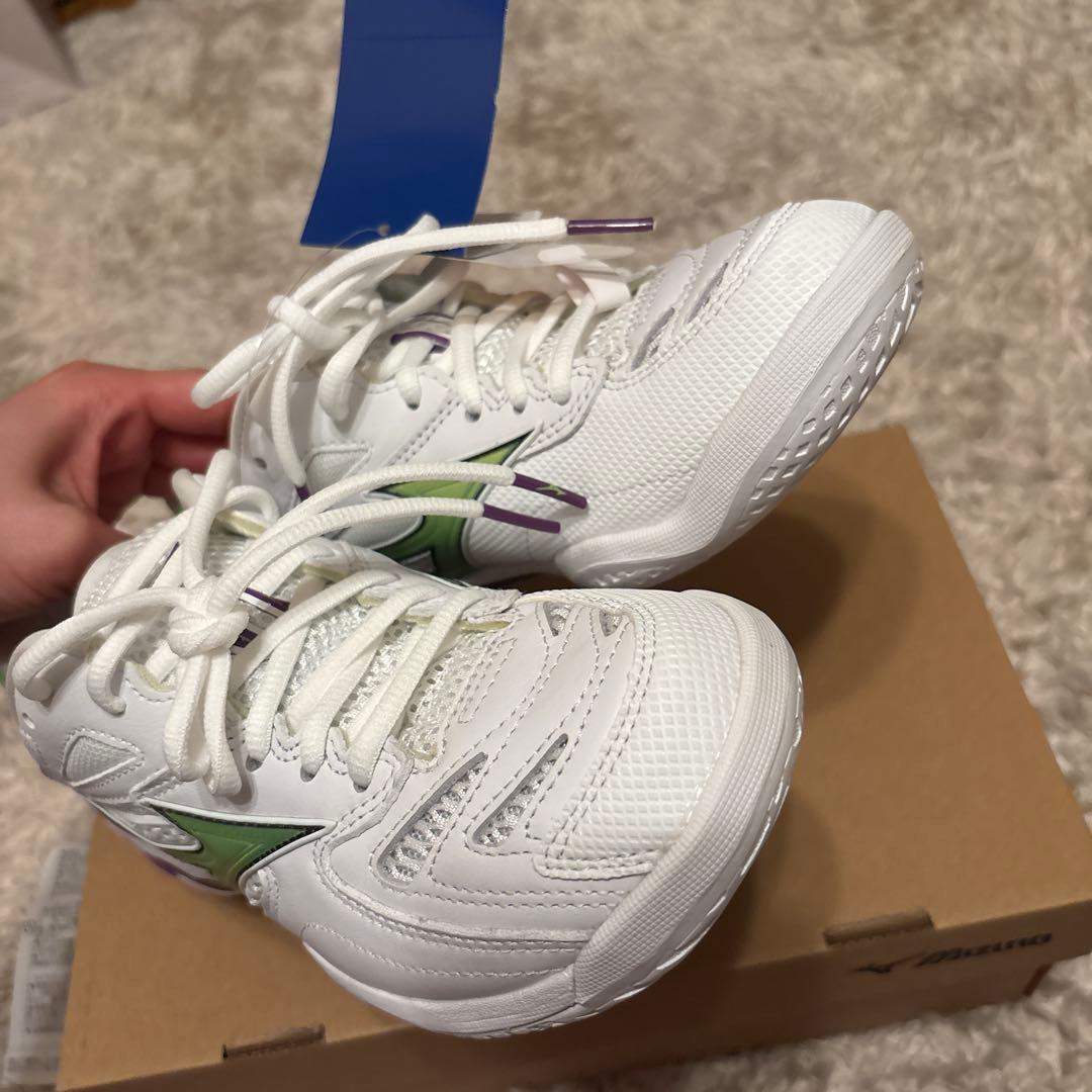 Mizuno バドミントンシューズ 23.5㌢　ホワイト/グリーン/パープル