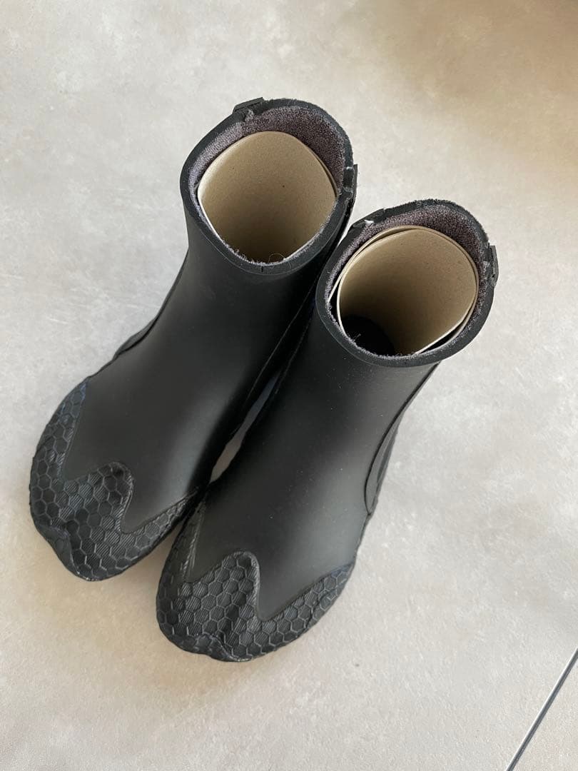 セット売り【未使用】サーフブーツ25センチ、スムーススプレー【美品】グローブ