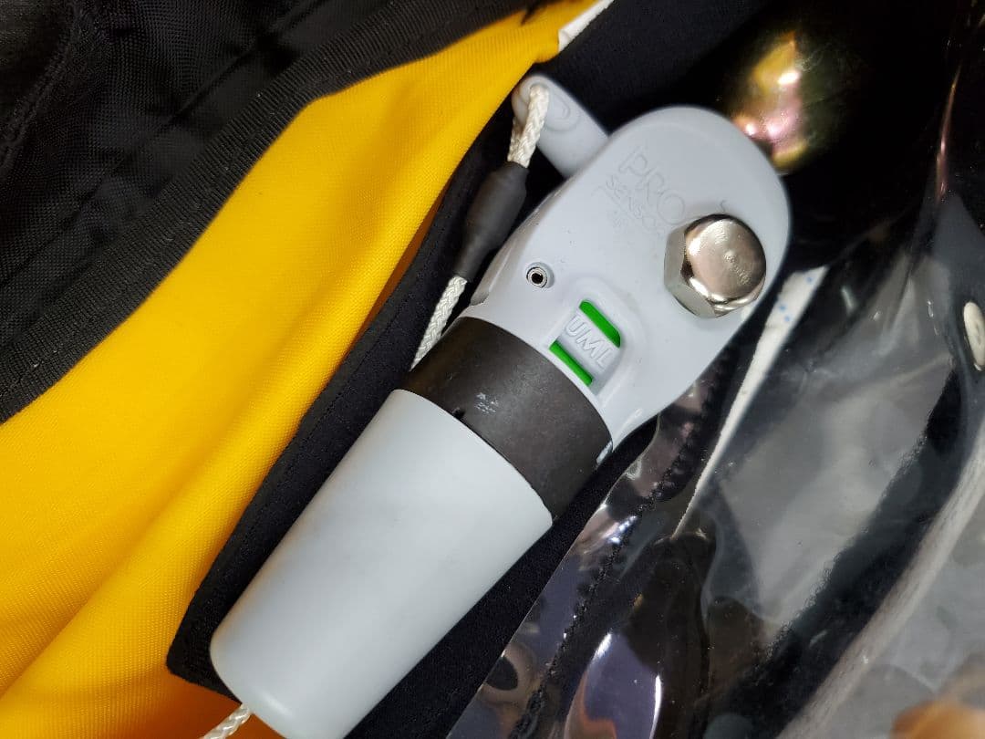 デプス ライフジャケット 替えボンベ付き deps