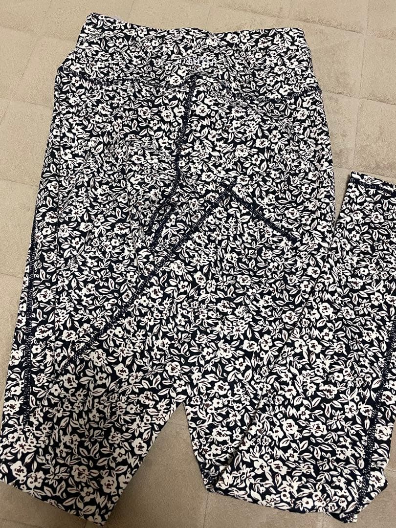 【美品】emmi yoga 花柄ウェアセット