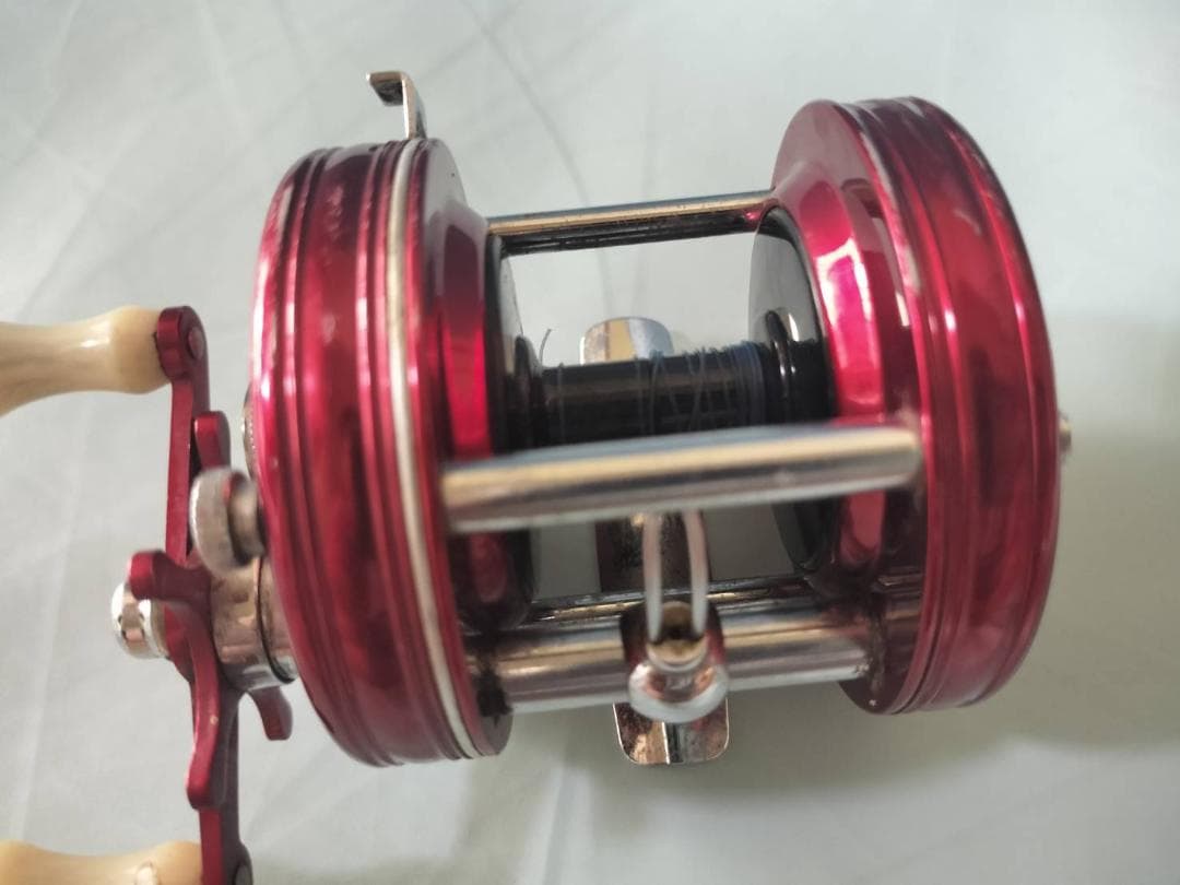 ★アブガルシア　アンバサダー5000　ビンテージ　リール 　レッド