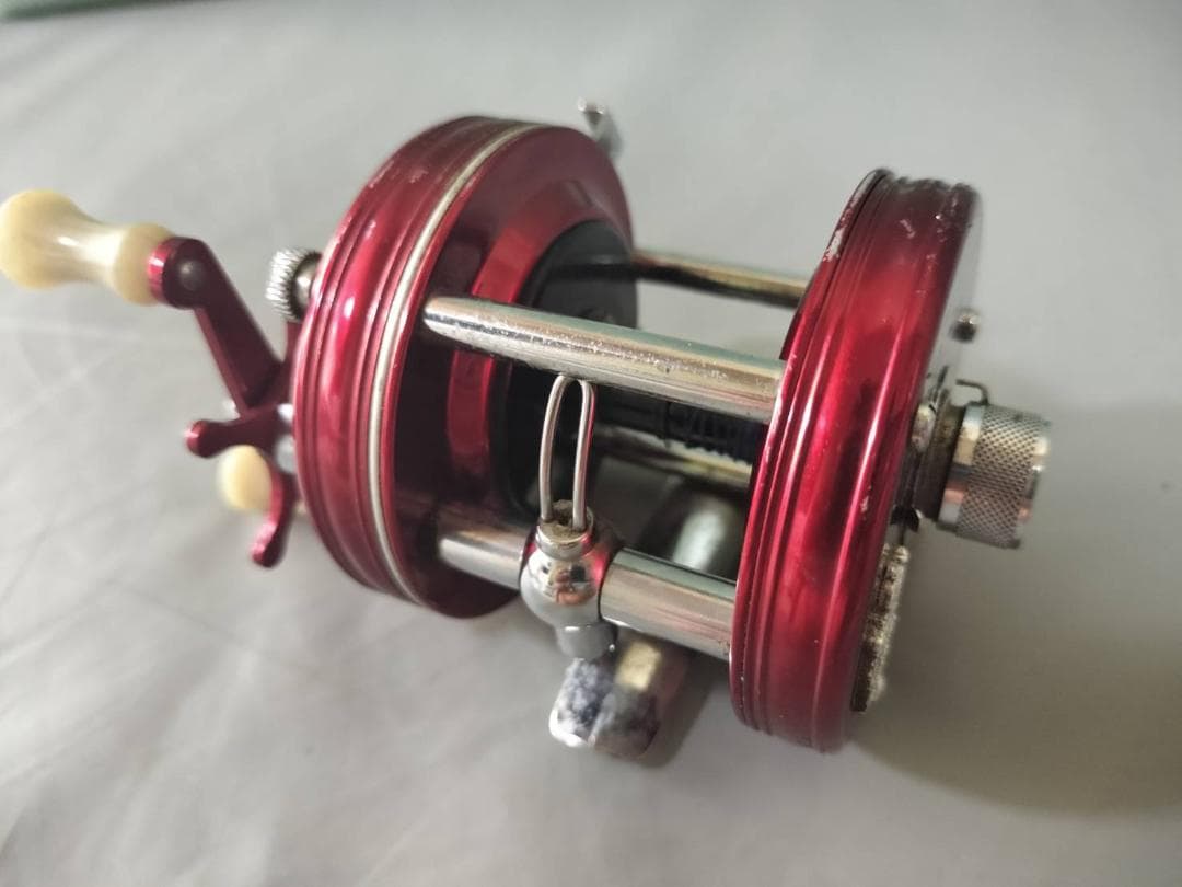 ★アブガルシア　アンバサダー5000　ビンテージ　リール 　レッド
