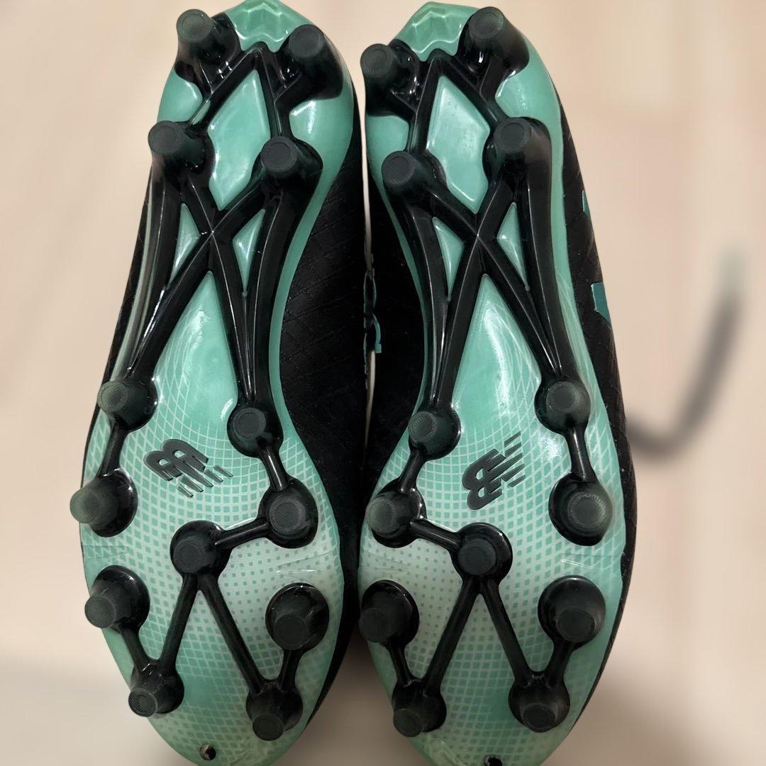New Balance Kinetic TEKELAサッカーシューズ