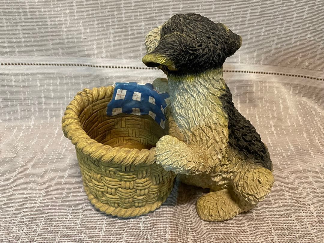 子犬の物入れ　陶器　インテリア