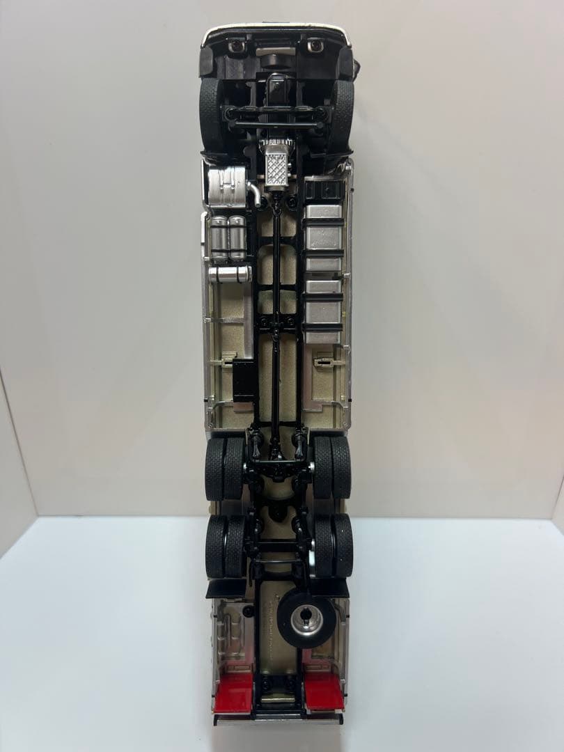 UDトラックス クオン 模型 大型トラック 精密モデル 箱あり スレ有　1/43
