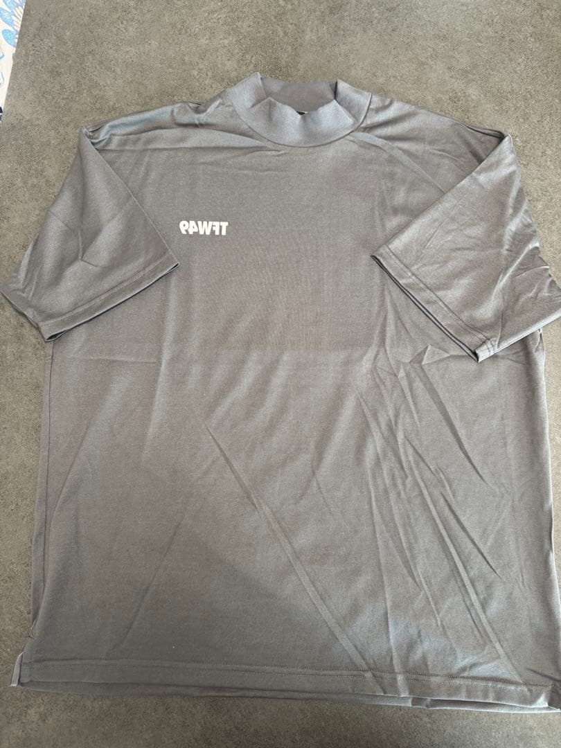 新品TFW49 グレー ハイネックシャツCHARCOAL