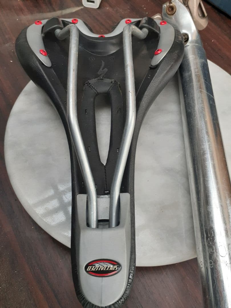 Specialized Selle Italia 自転車サドル 155mm
