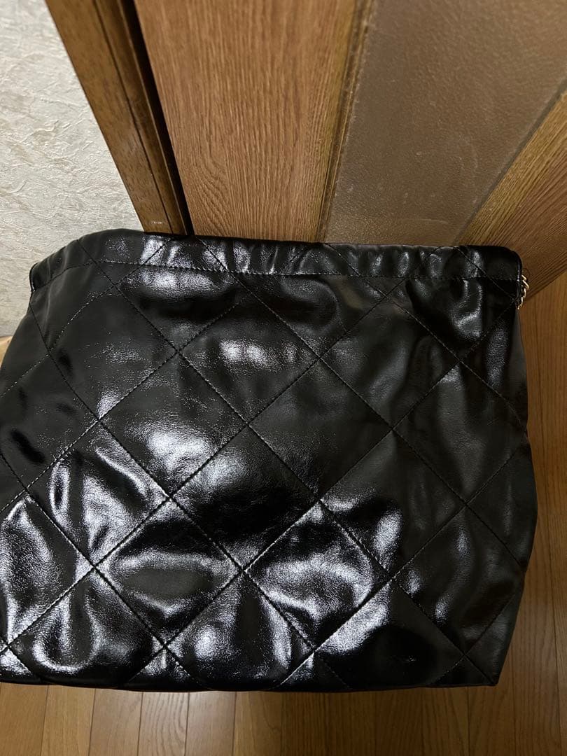 CHANELシャネル22　ノベルティ ブラックキルティングショルダーバッグ